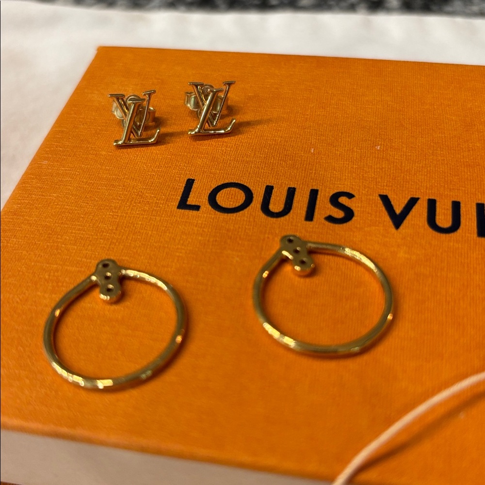 Louis Vuitton Gold Earrings - Picture 3 of 4